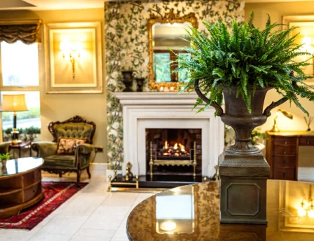 Cosy hotel lounge with fireplace and elegant décor